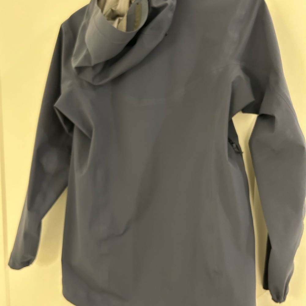 Arc'teryx Women's Venda anorak, beautiful navy color - Picture 7 of 8